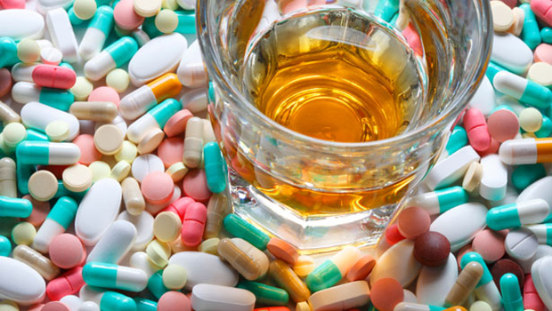Com interactua l’alcohol amb medicaments com el paracetamol o l’ibuprofè?